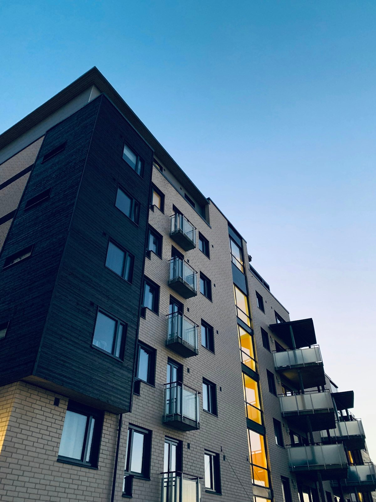 Bright 2BR at Uptown Parksuites